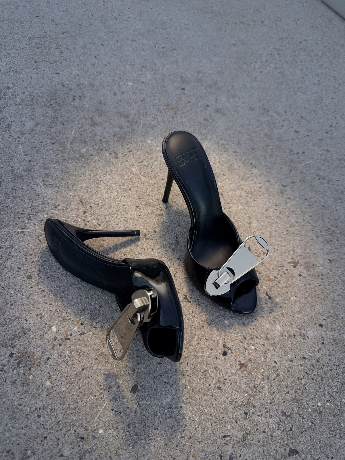 Unveil - Patent Black